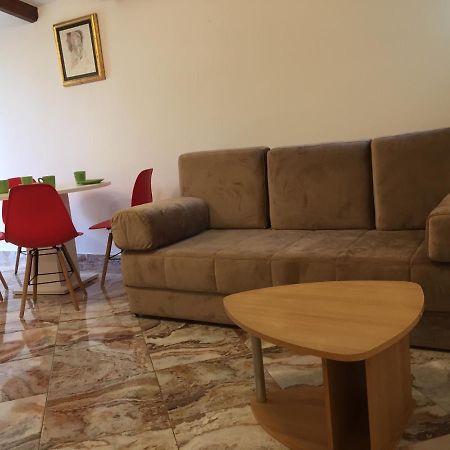 One-Bedroom Apartment, Wifi, Airco, Parking, Washing Machine, Grill Medulin Buitenkant foto