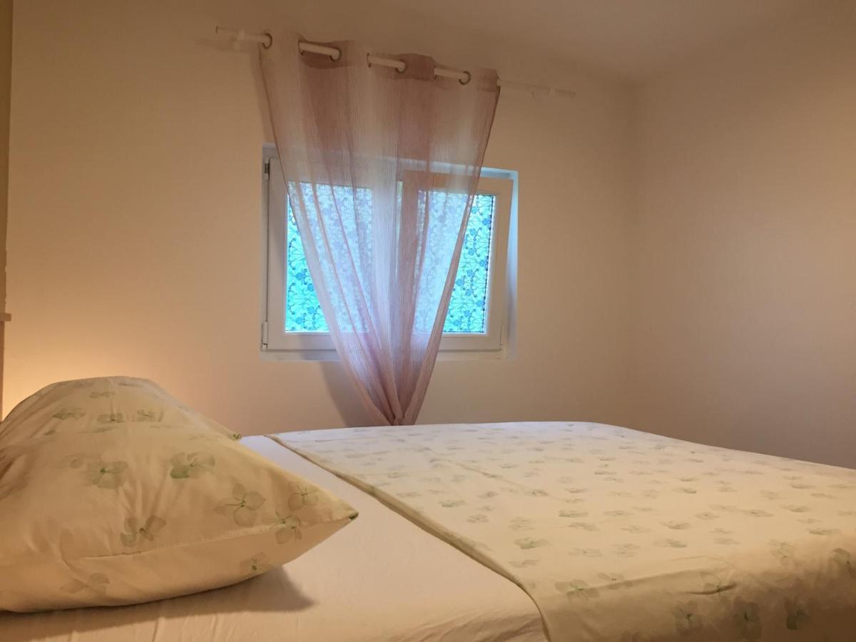 One-Bedroom Apartment, Wifi, Airco, Parking, Washing Machine, Grill Medulin Buitenkant foto