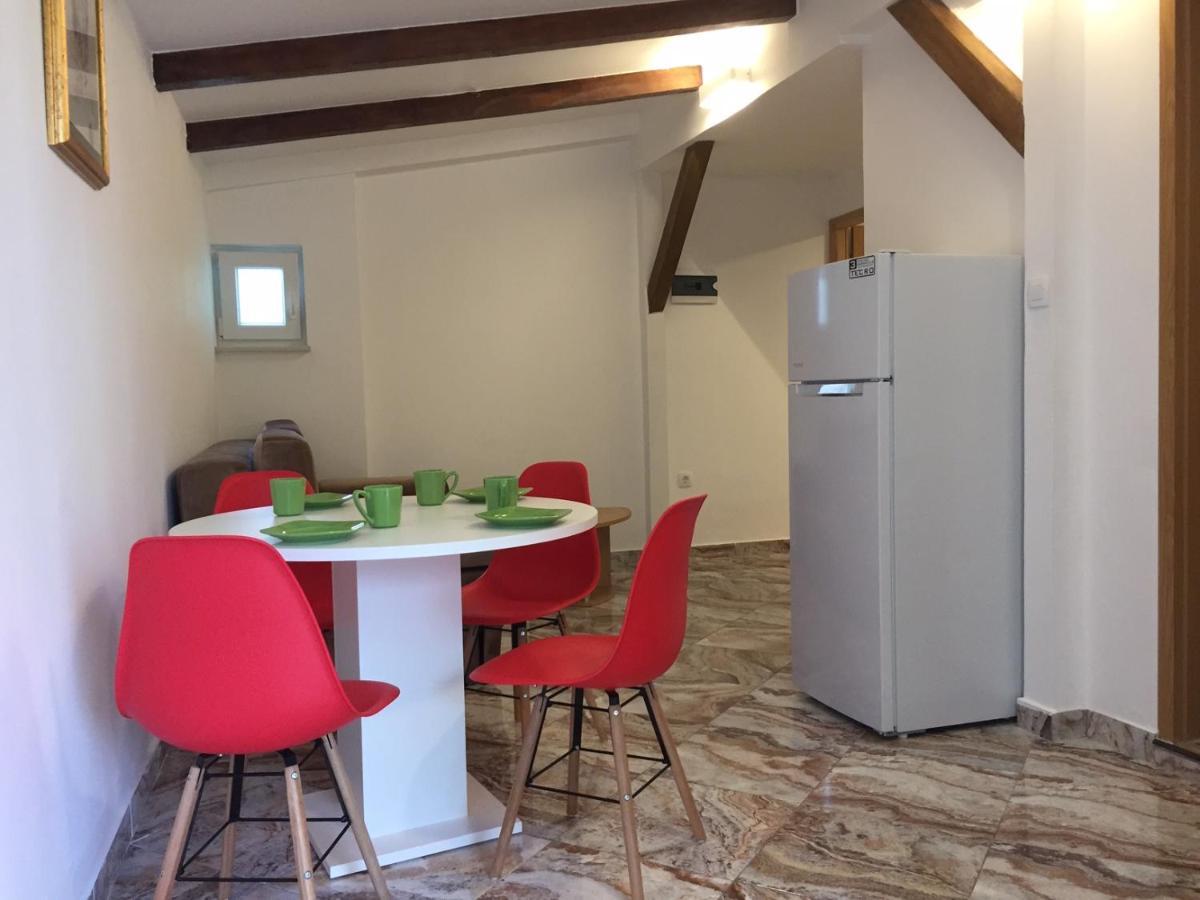 One-Bedroom Apartment, Wifi, Airco, Parking, Washing Machine, Grill Medulin Buitenkant foto