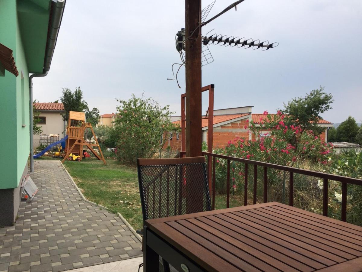 One-Bedroom Apartment, Wifi, Airco, Parking, Washing Machine, Grill Medulin Buitenkant foto