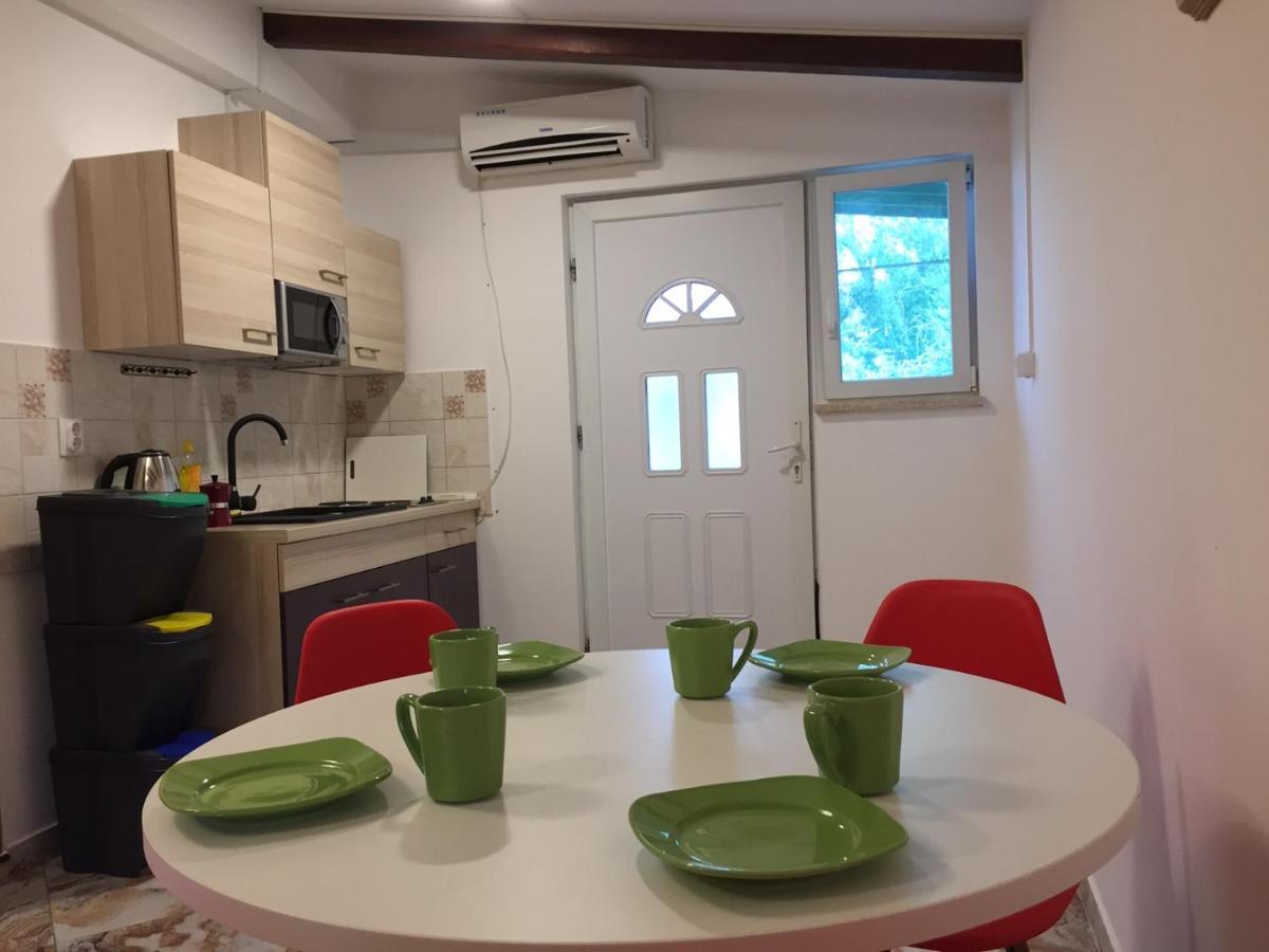 One-Bedroom Apartment, Wifi, Airco, Parking, Washing Machine, Grill Medulin Buitenkant foto