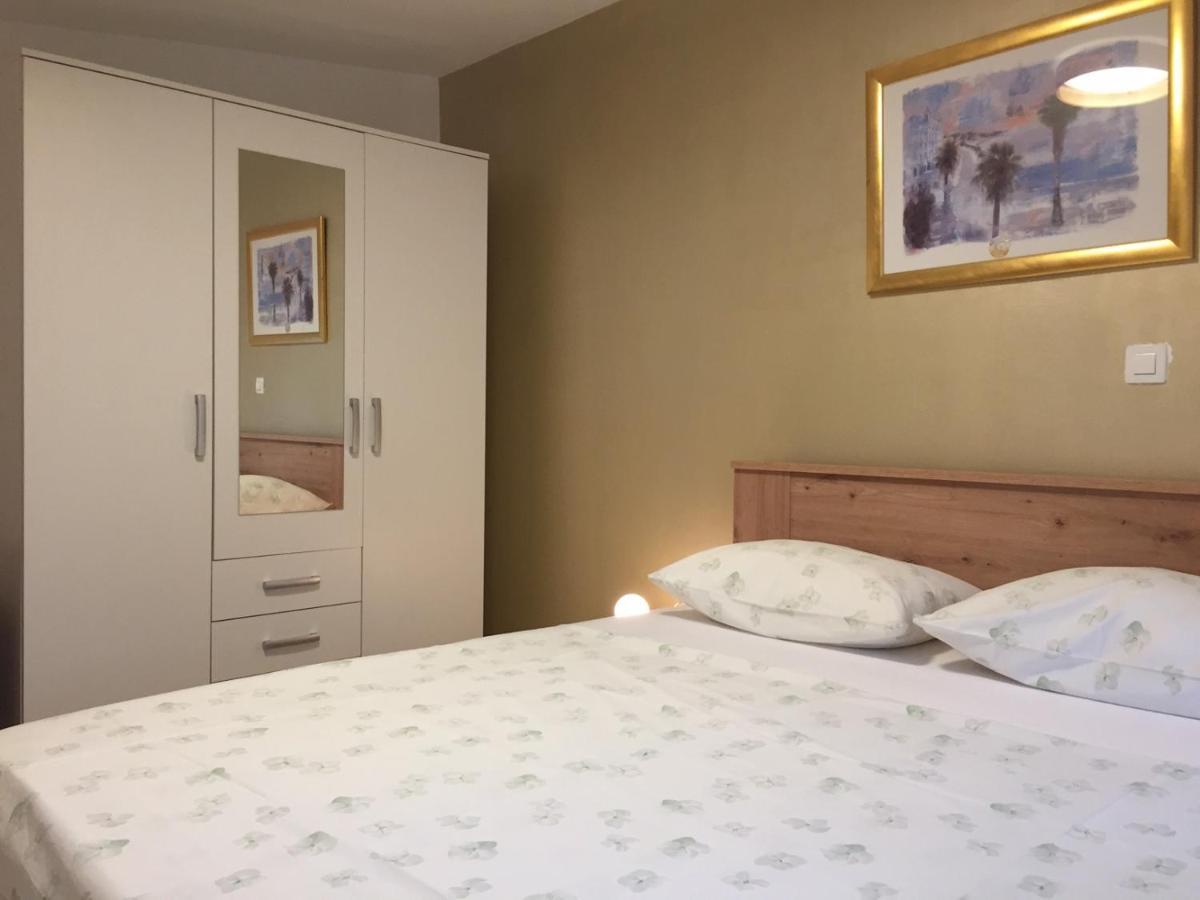 One-Bedroom Apartment, Wifi, Airco, Parking, Washing Machine, Grill Medulin Buitenkant foto