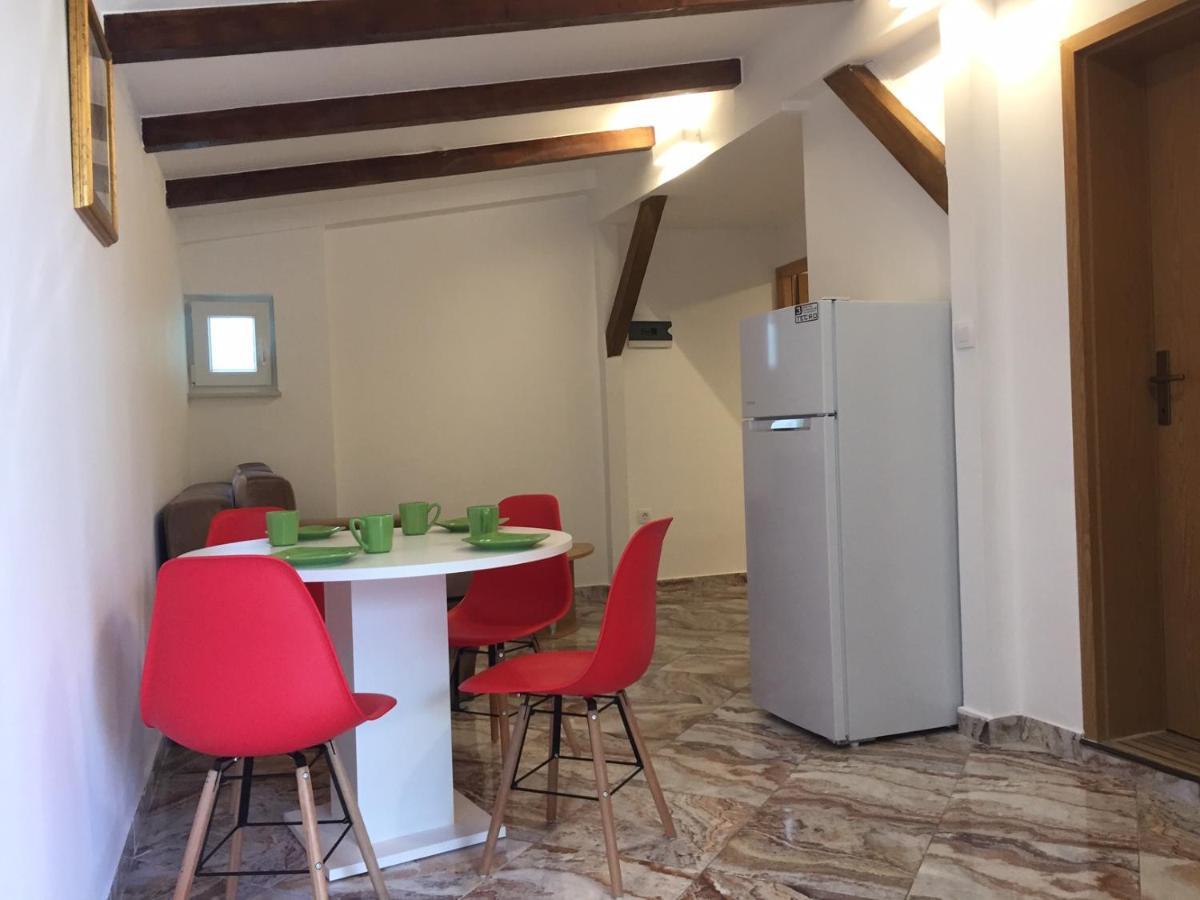 One-Bedroom Apartment, Wifi, Airco, Parking, Washing Machine, Grill Medulin Buitenkant foto